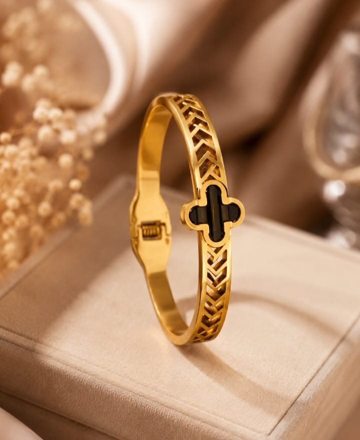 Gold Chevron Clover Bangle - HAFSAY Korean bracelets